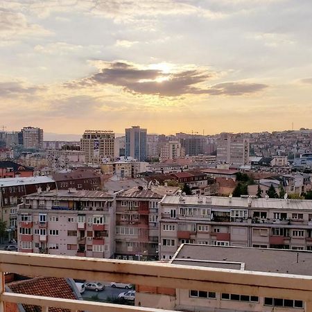 Spacious Downtown Apartment With A City View Pristina Esterno foto