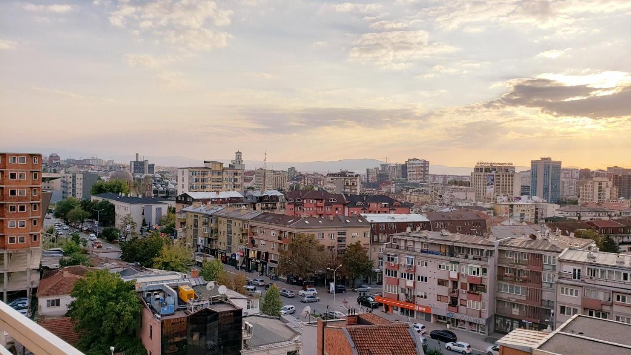 Spacious Downtown Apartment With A City View Pristina Esterno foto